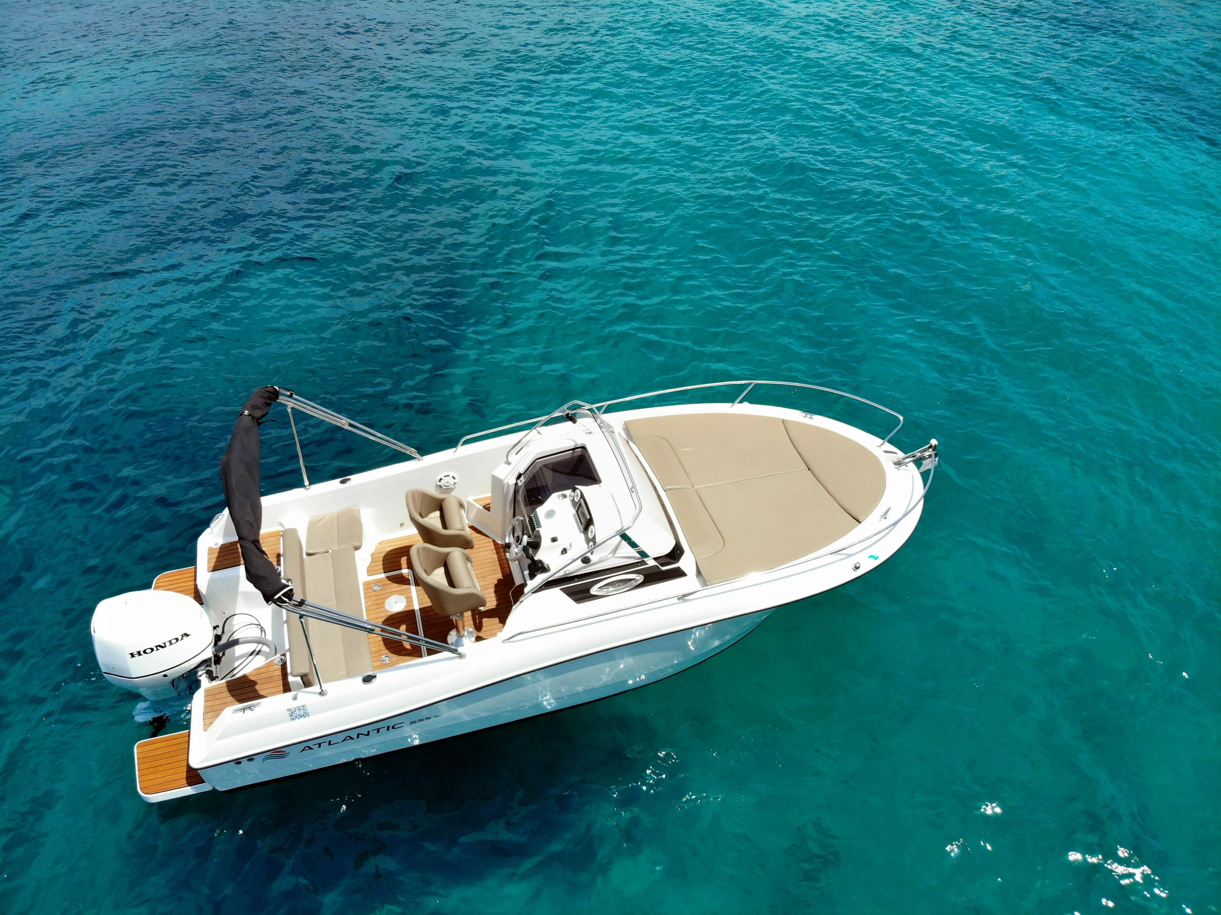 Sun Cruiser Charter Boat