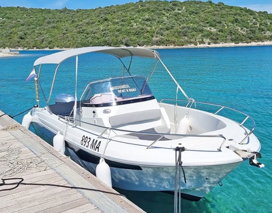 Rent a 6.7m Boat in Makarska