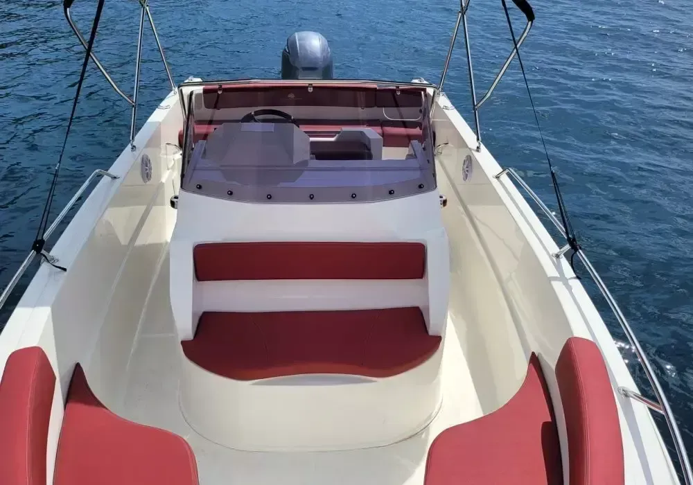 Rent a 6.7m Motor Boat Atlantic Marine 670 in Split