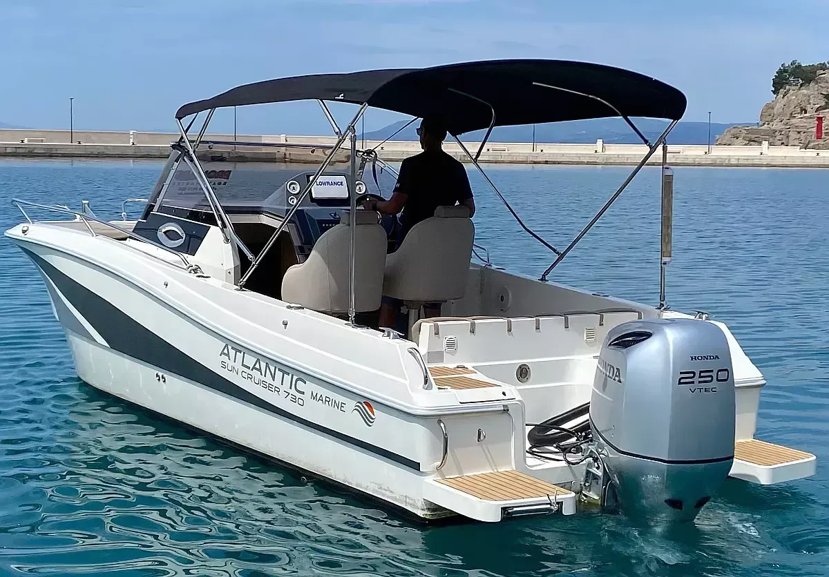 No Name Charter Boat
