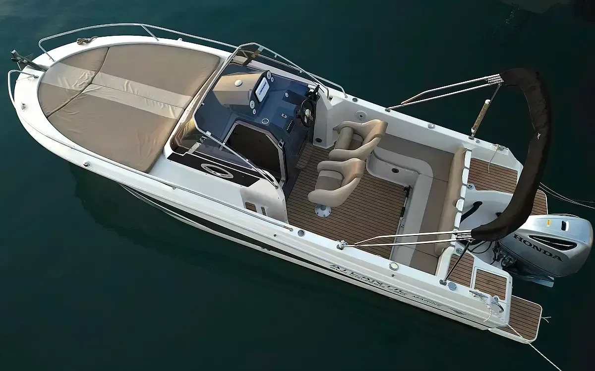No Name Charter Boat