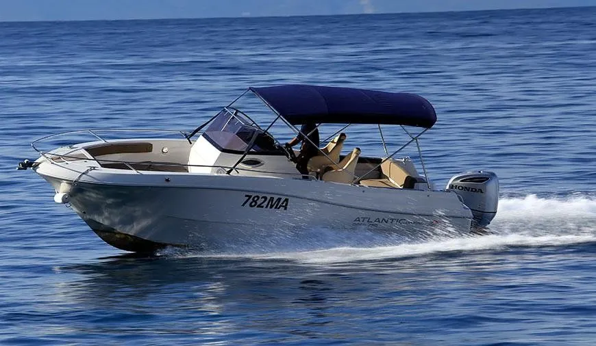 Charter a 7.7m Boat in Makarska
