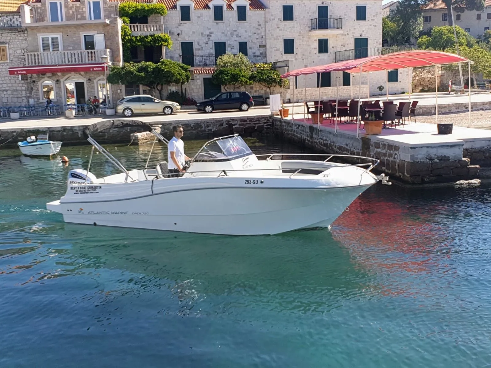 Rent a 7.7m Boat in Baska Voda