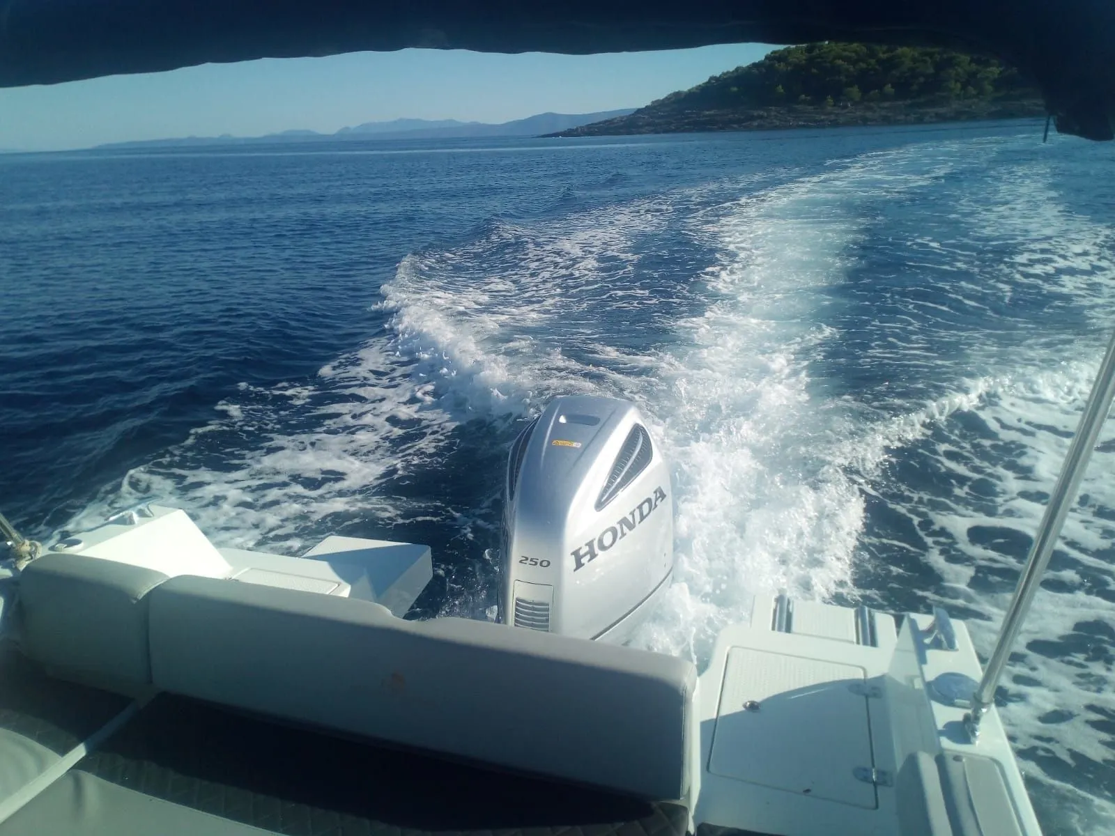 Rent a 7.7m Boat in Baska Voda