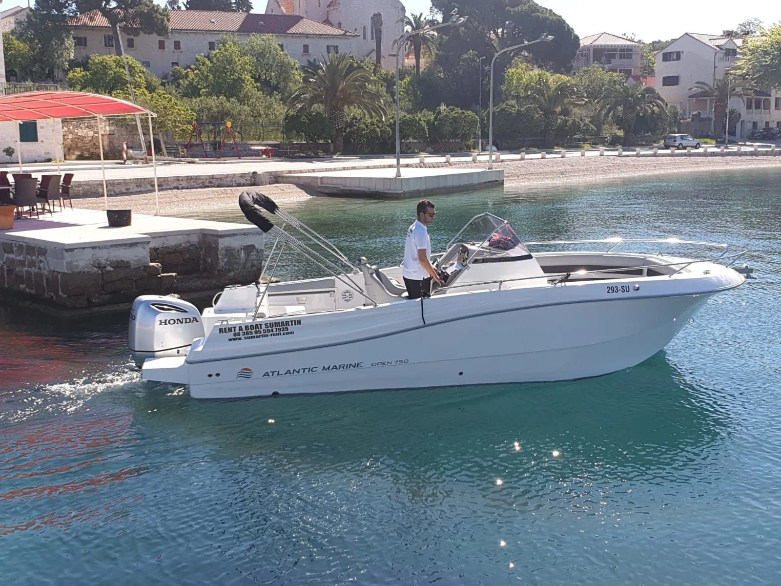 Rent a 7.7m Boat in Baska Voda