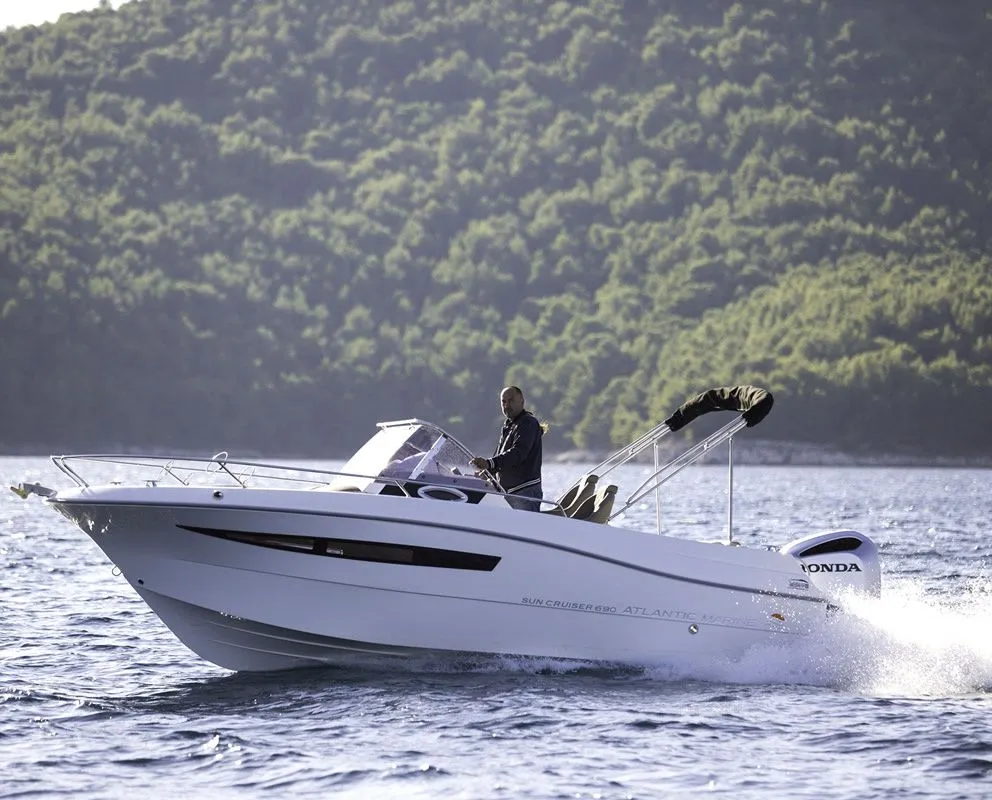 6.9m Zadar Atlantic Marine Suncruiser 690 Hire