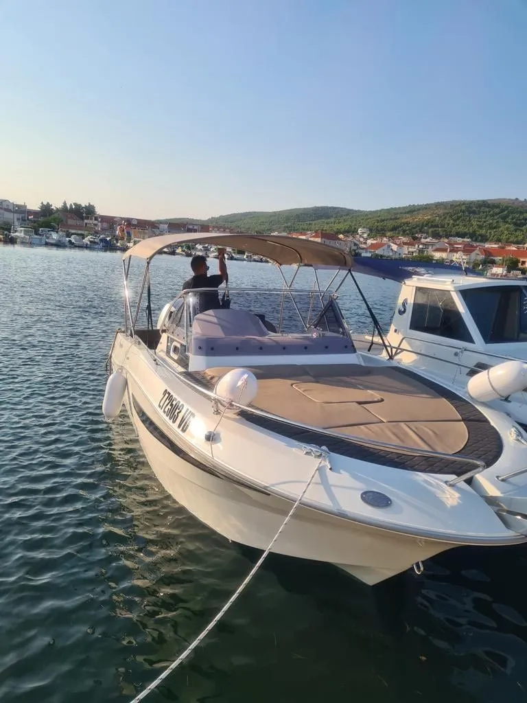 6.9m Tribunj Atlantic Marine Suncruiser 690 Motor Boat Hire