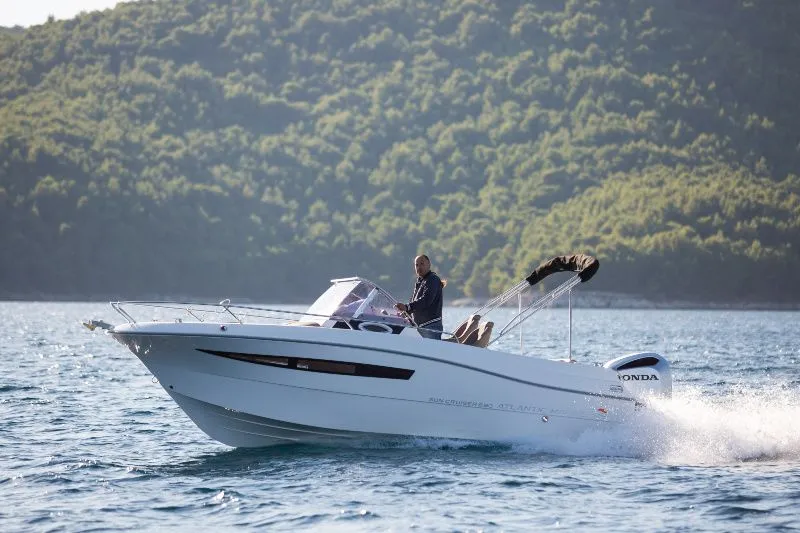 6.9m Pula Boat Hire