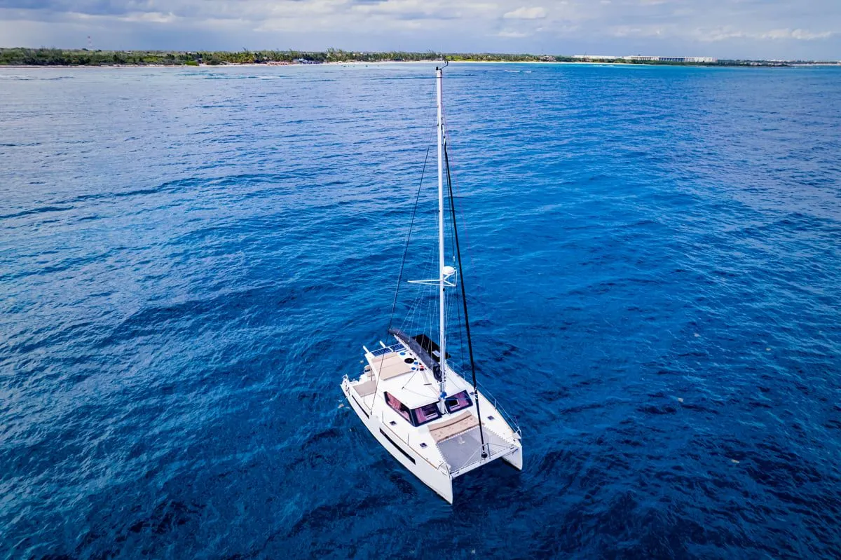 Charter a 9.98m Boat in Puerto Aventuras