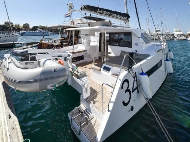 Rent a 9.98m 3 Cabin Catamaran in Zadar