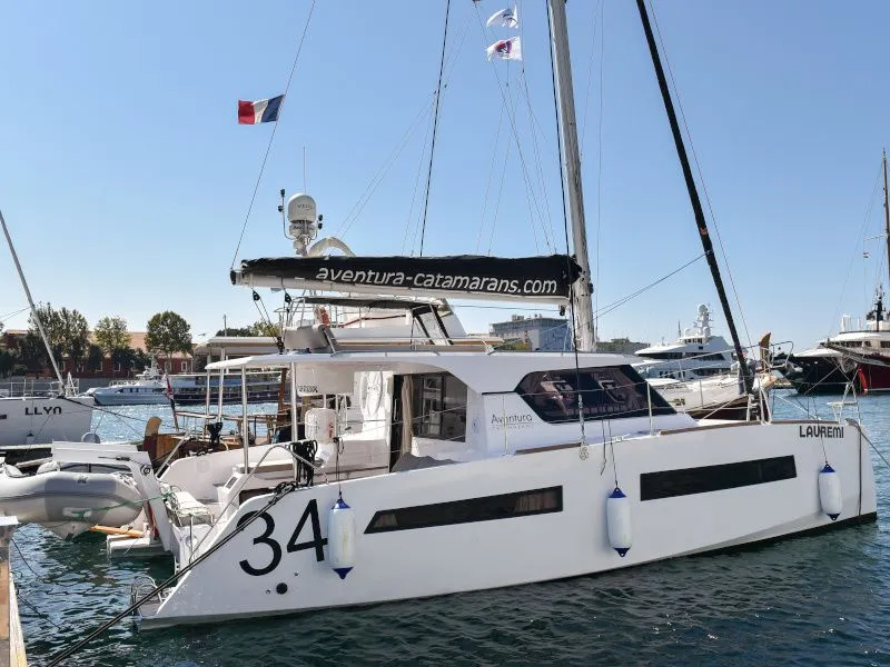 Rent a 10m Aventura 34 Catamaran in Quiberon