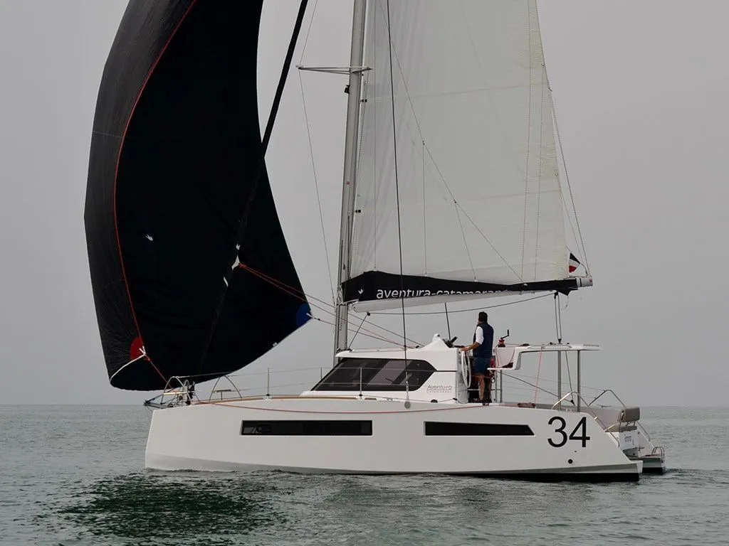 Rent a 10m Aventura 34 Catamaran in Quiberon