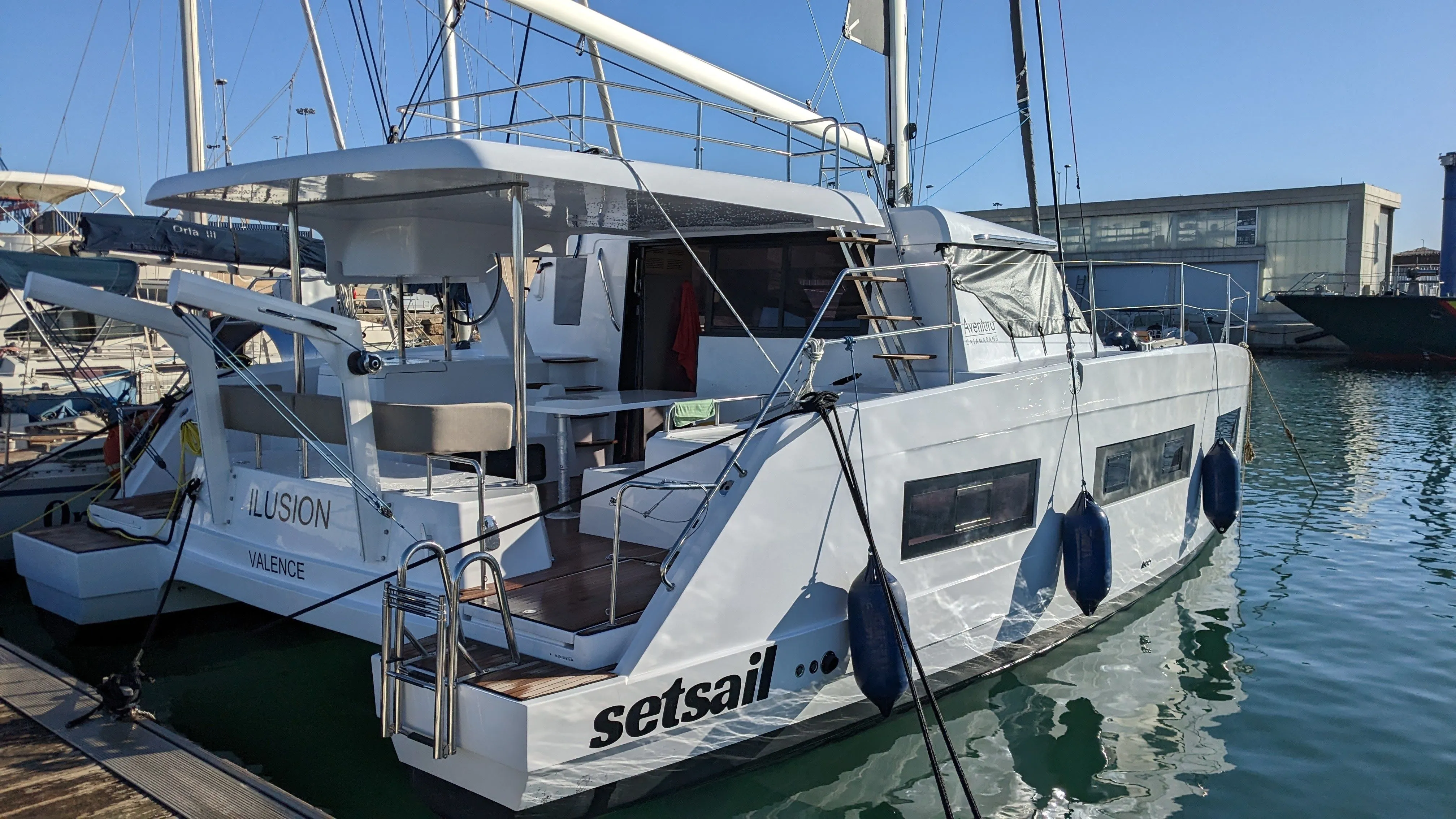 10.9m Valencia Aventura 37 Hire