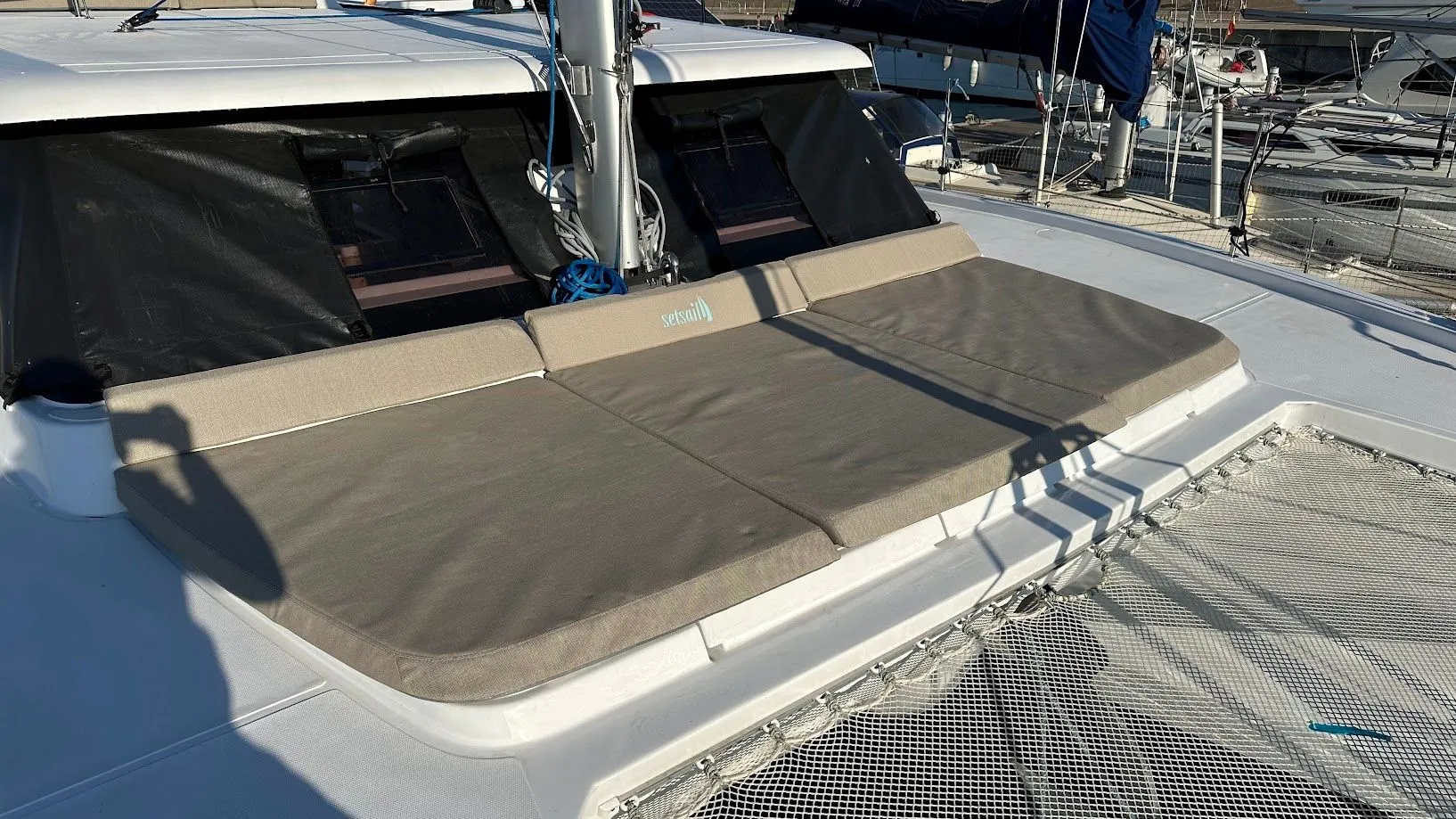 10.9m Valencia Aventura 37 Hire