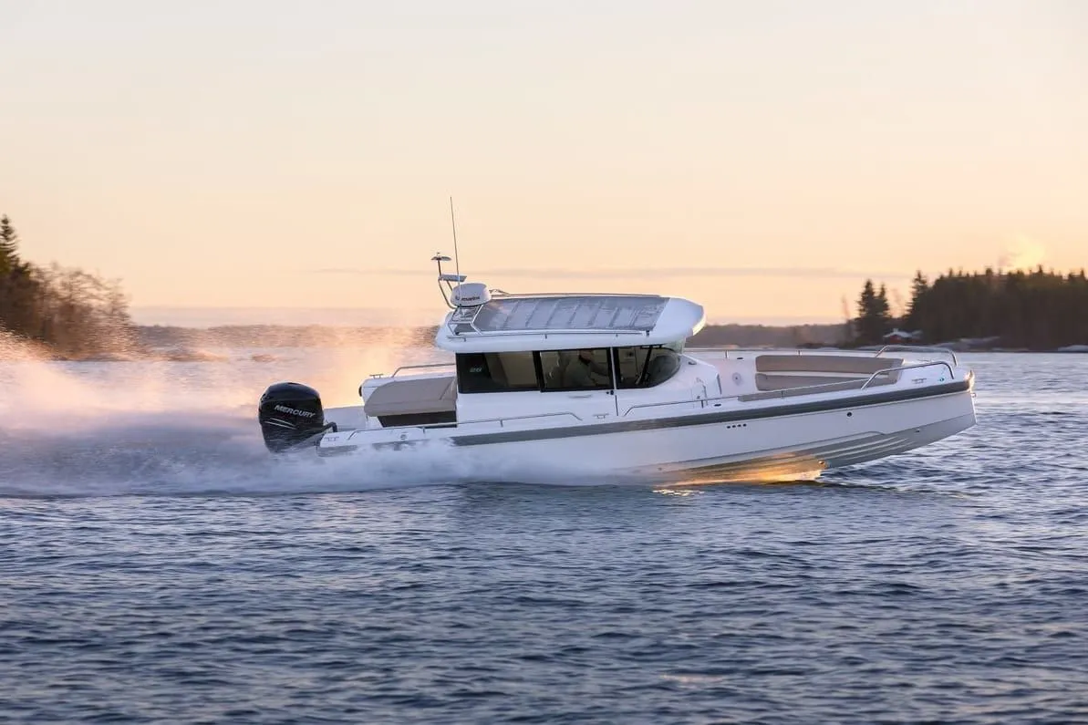 Charter a 9.18m Motor Boat in Petrčane