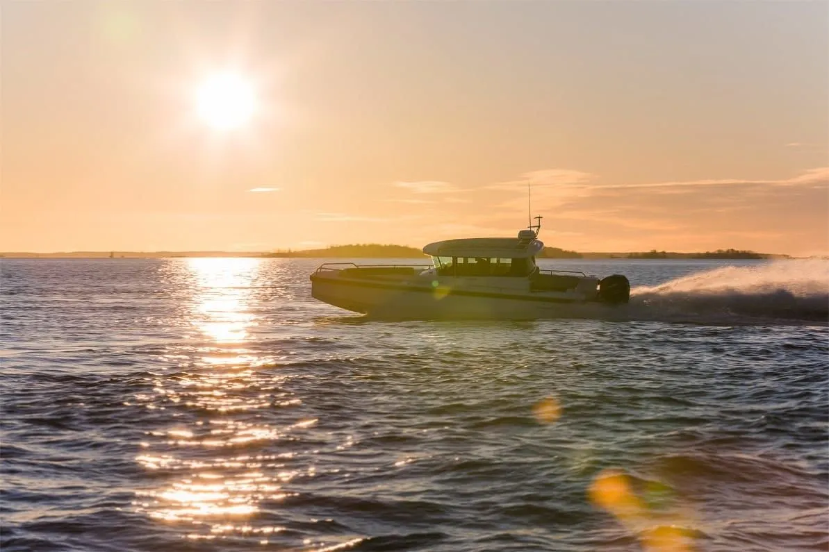 Charter a 9.18m Motor Boat in Petrčane