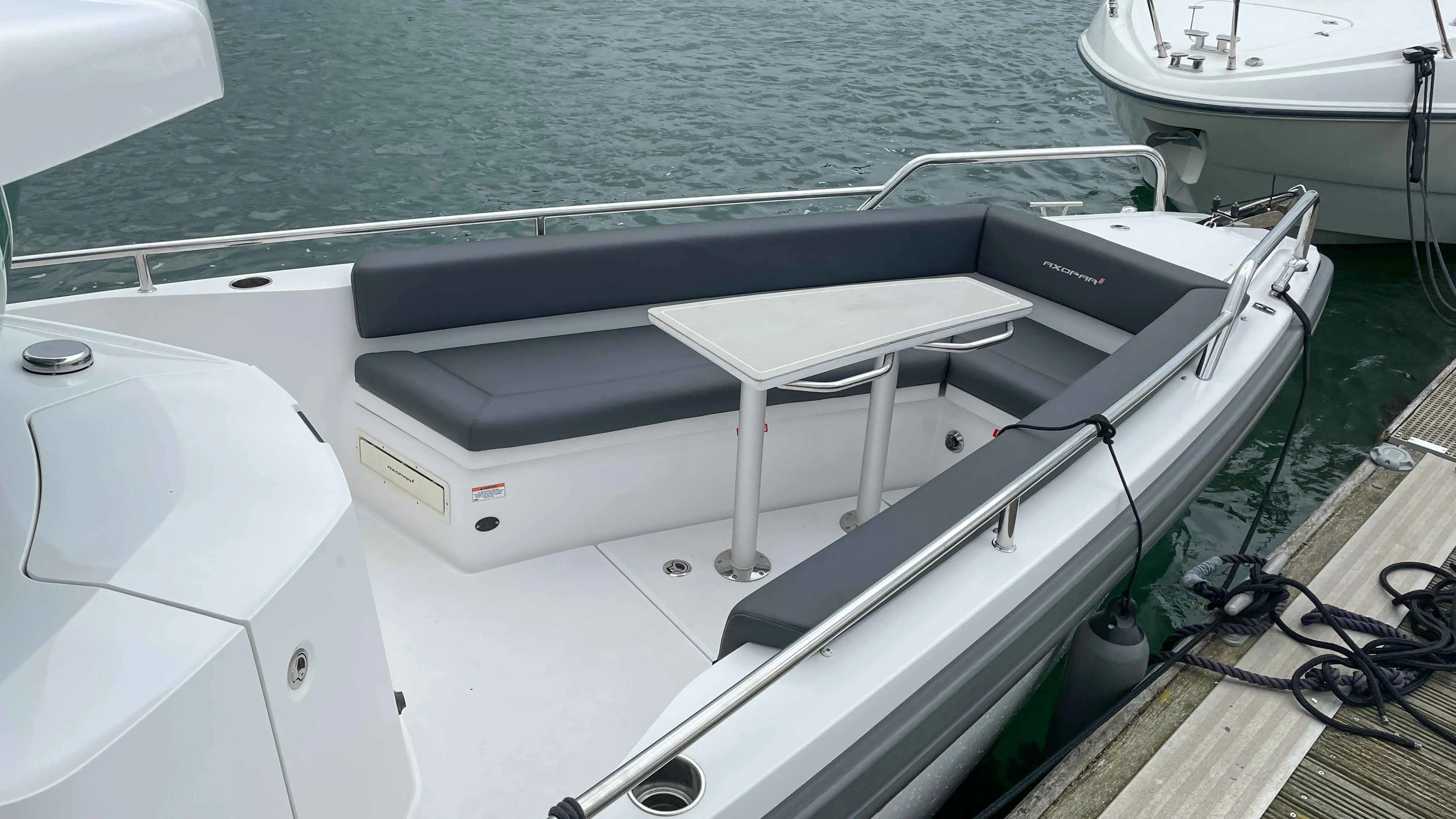 Luna Charter Boat