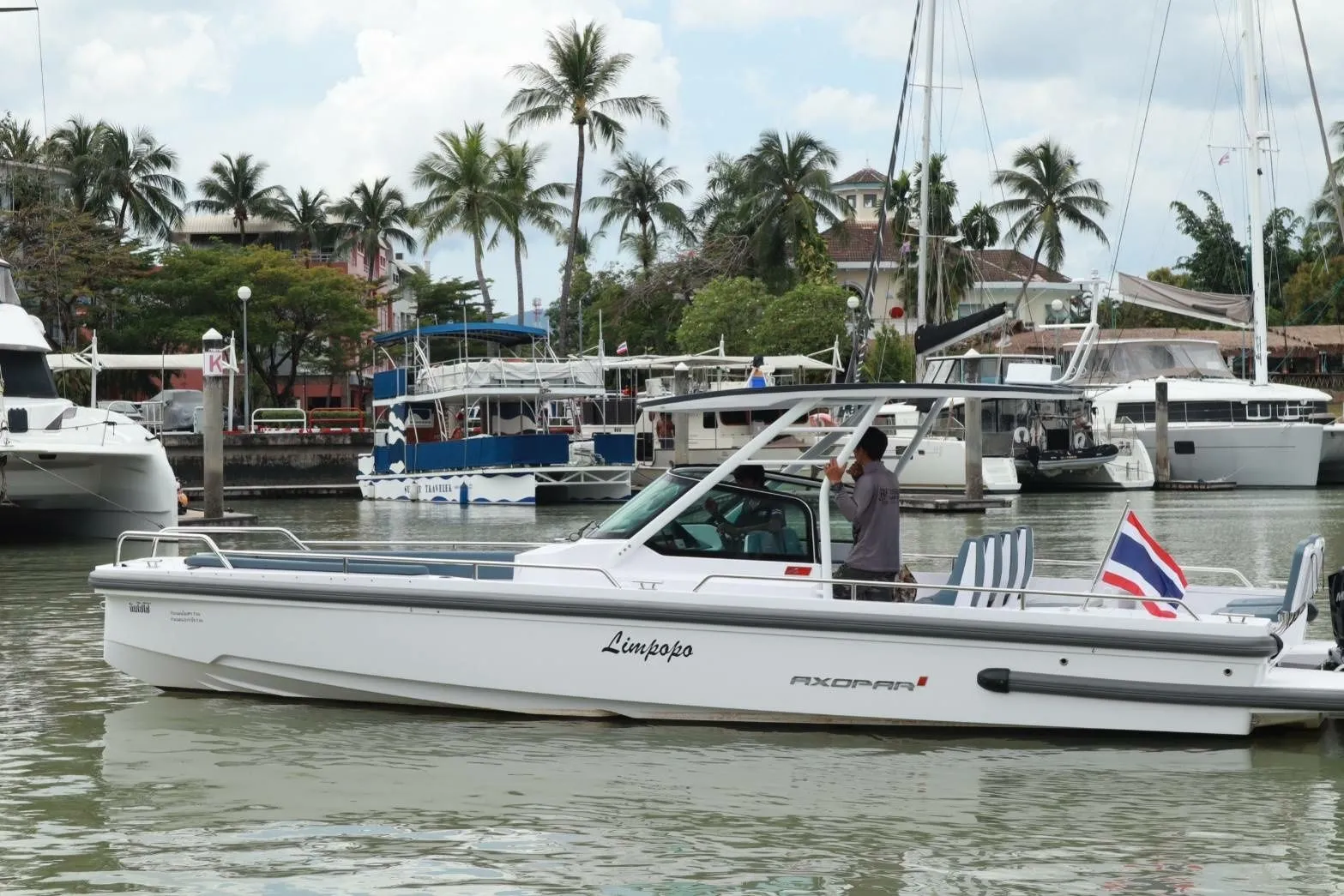 Charter a 9.18m Motor Boat in Chang Wat Phuket
