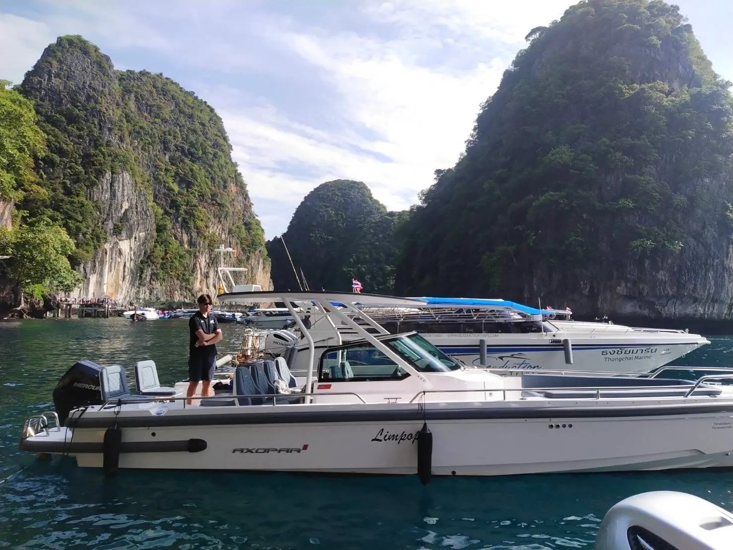 Charter a 9.18m Motor Boat in Chang Wat Phuket
