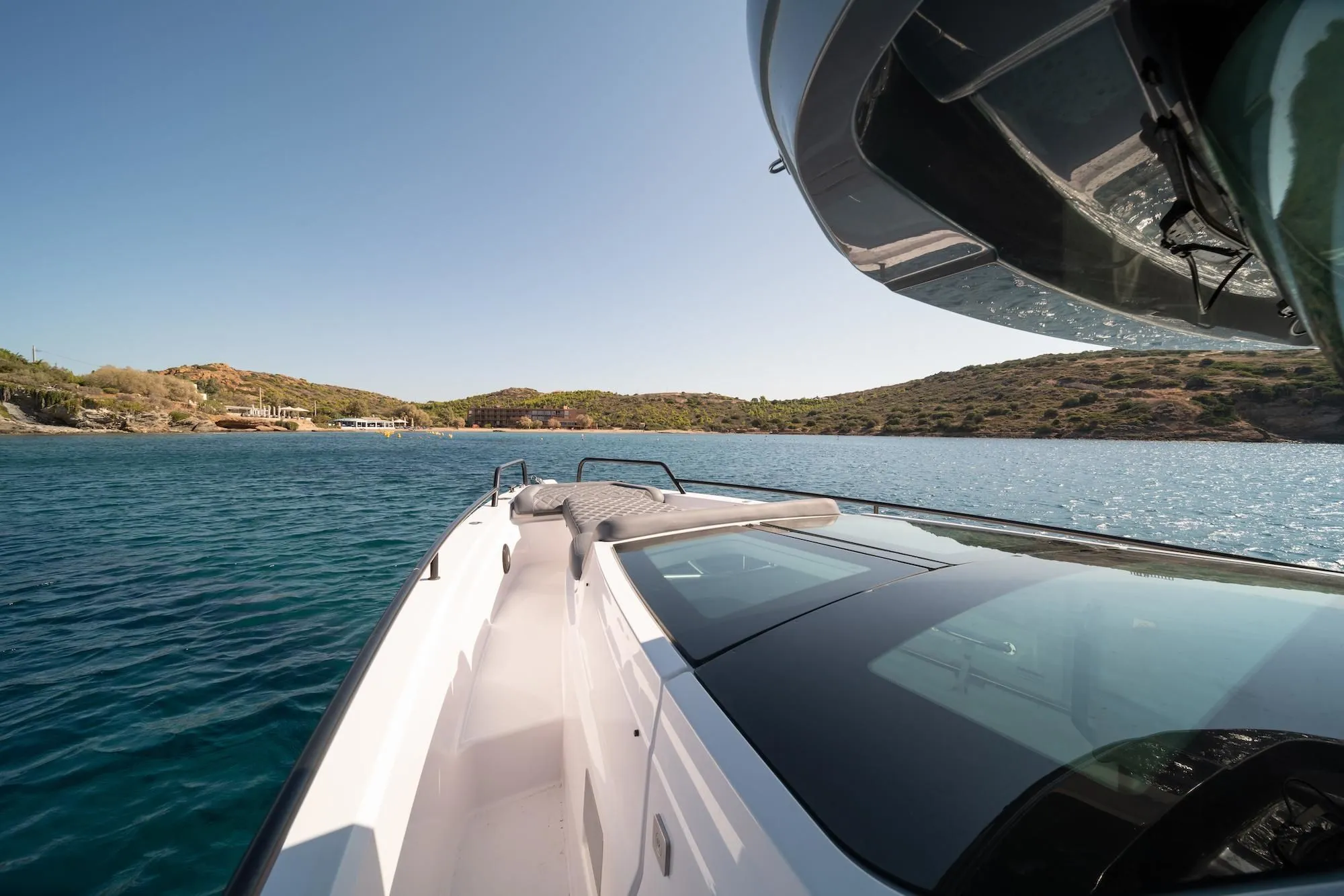Rent a 11.55m Axopar 37 Motor Yacht in Lavrion