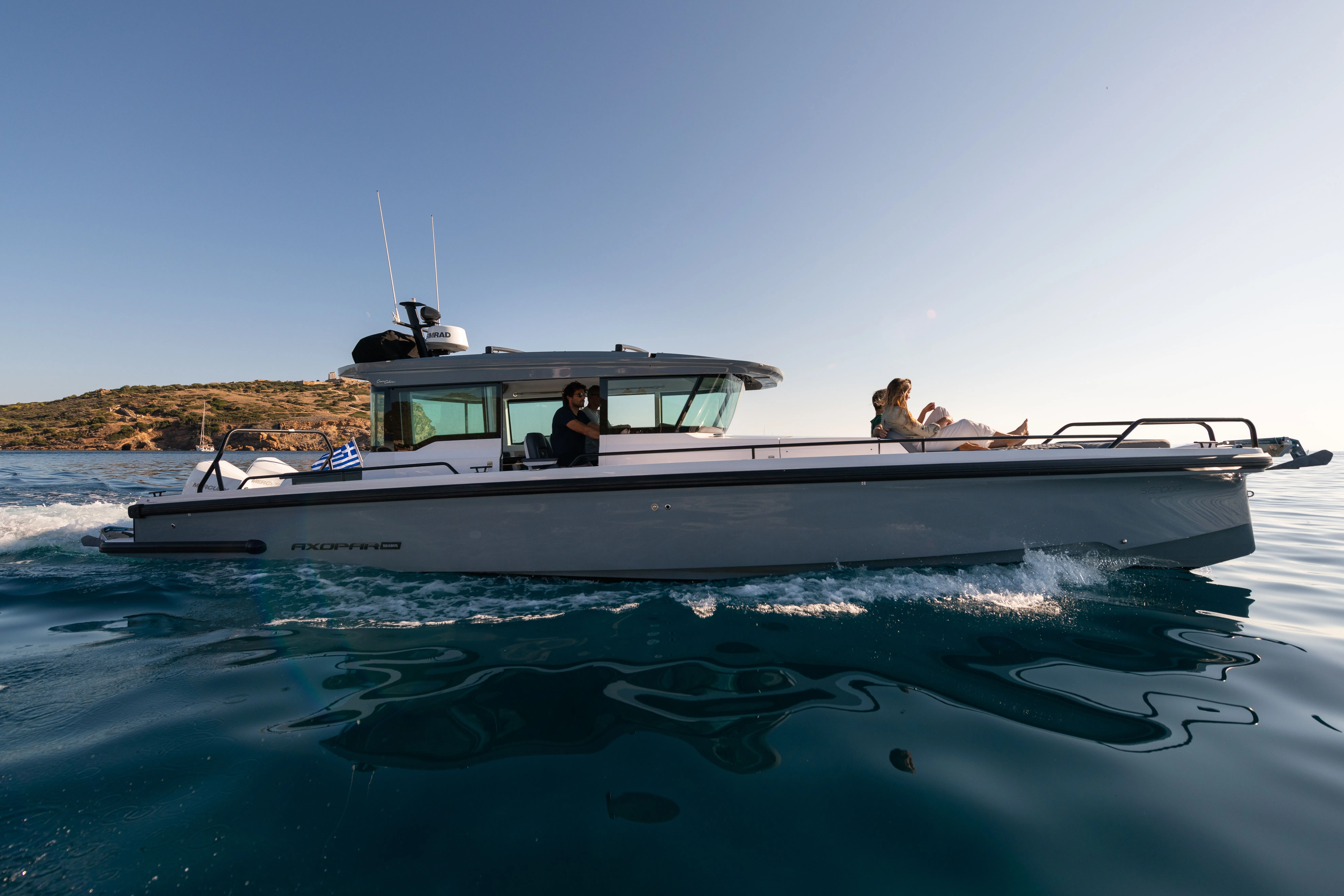 Rent a 11.55m Axopar 37 Motor Yacht in Lavrion