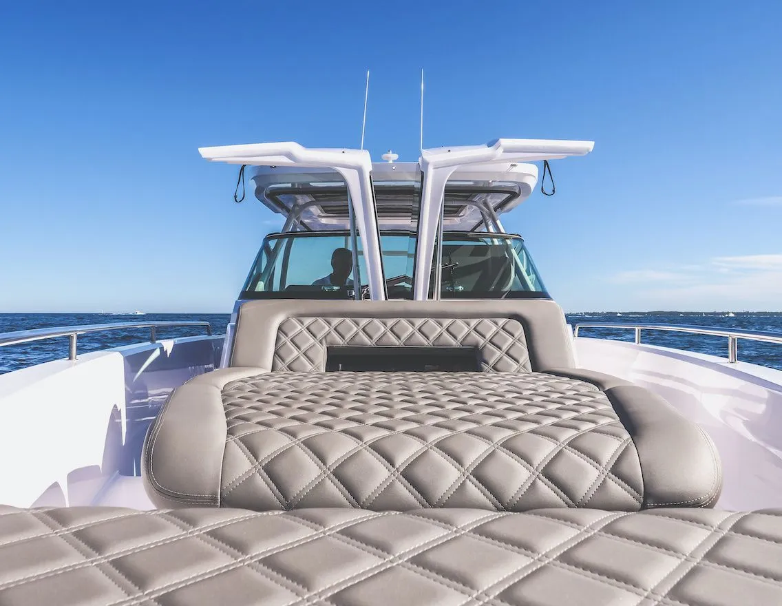 Charter a 11.5m Motor Yacht in Golfe-Juan