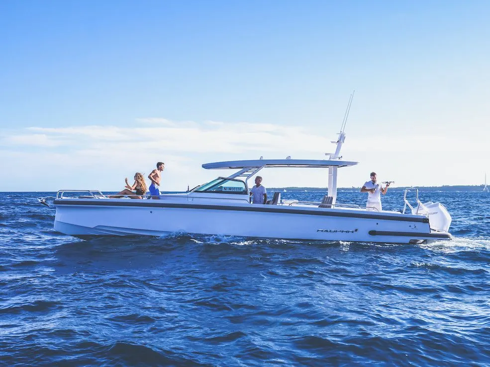 Charter a 11.5m Motor Yacht in Golfe-Juan