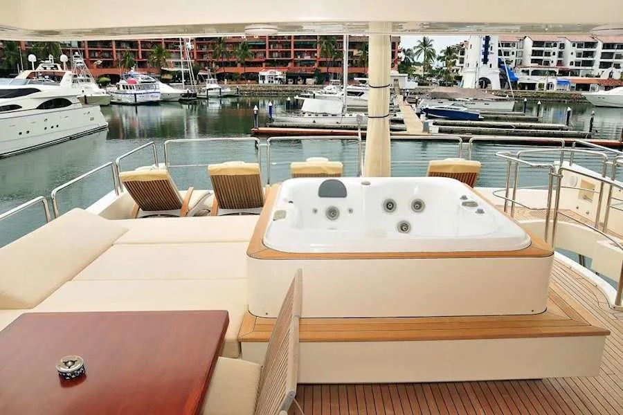 Rent a 31.4m Motor Yacht Azimut 103 in Puerto Vallarta