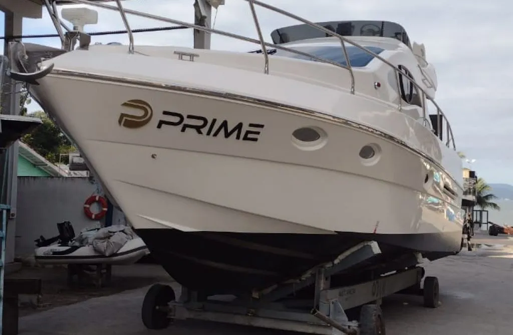 11.62m Trapiche de Canasvieiras Azimut 38 Hire