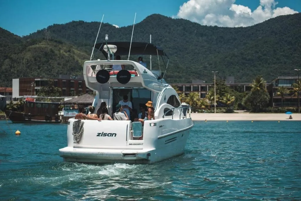 Rent a 11.61m Boat in Porto Frade