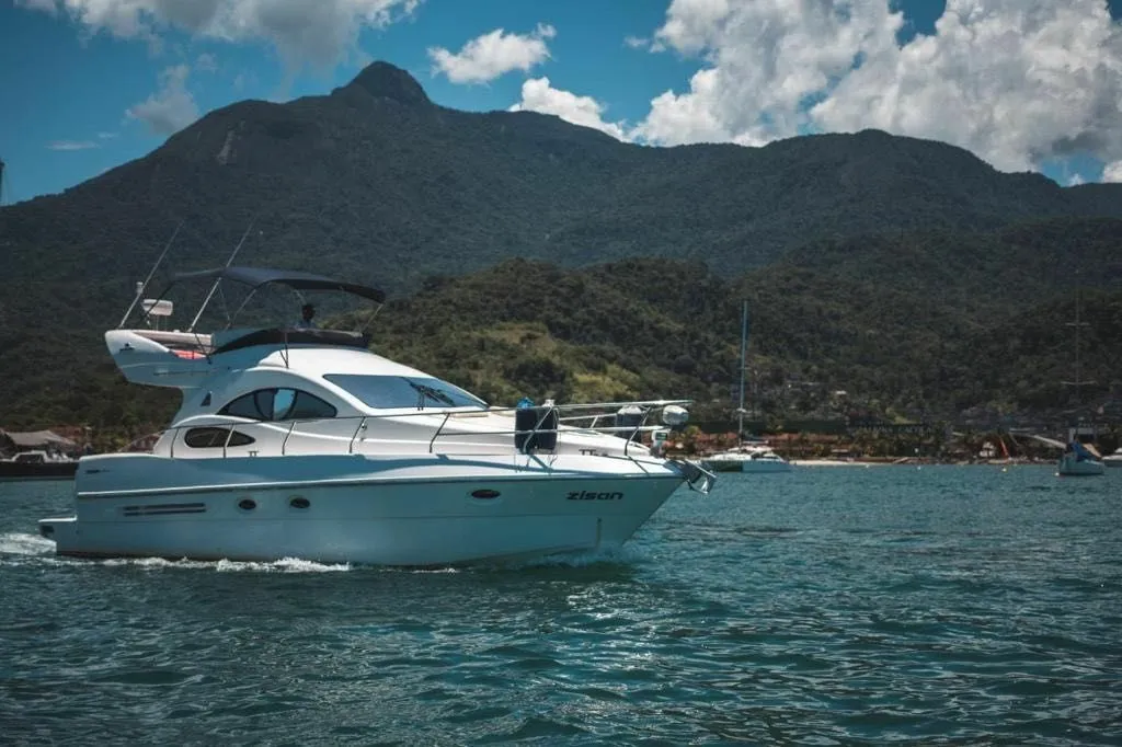 Rent a 11.61m Boat in Porto Frade