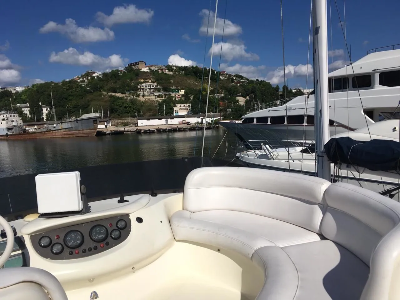 Mys Nadezhdy Charter Boat