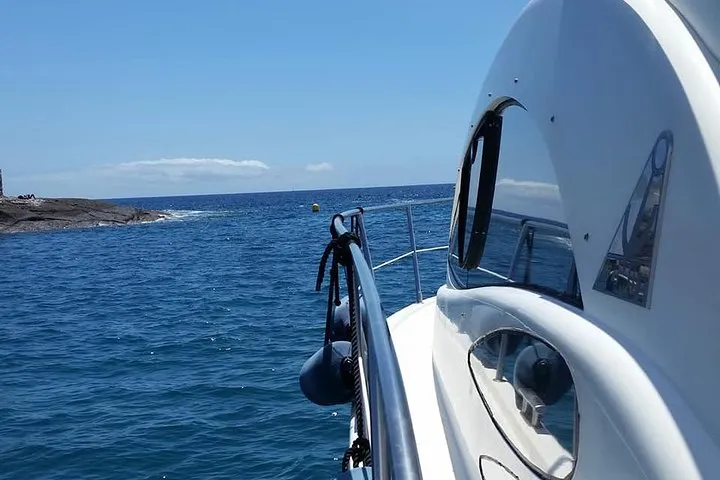 Rent a 12m Azimut 39 in Playa de las Americas