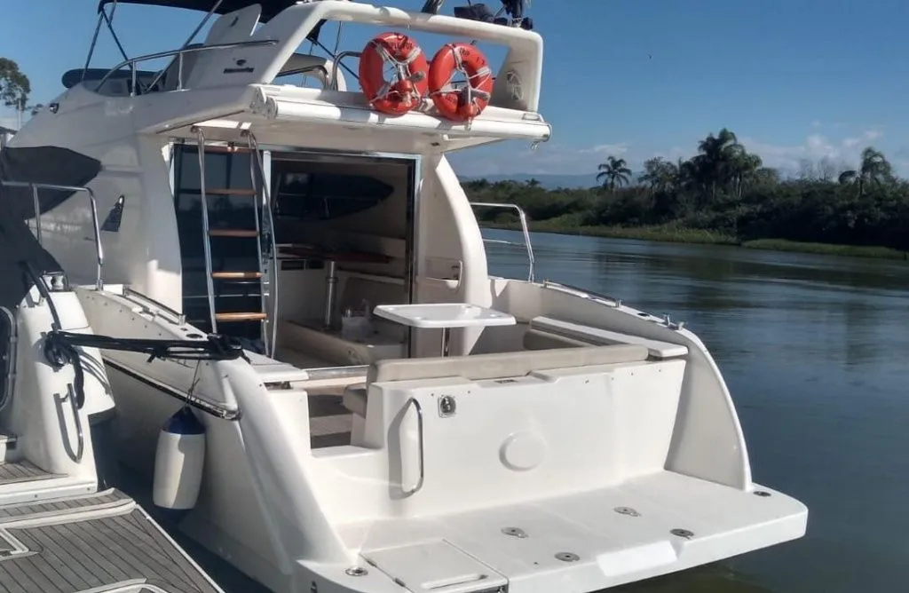 Charter a 12.24m Azimut 40 in Trapiche de Canasvieiras