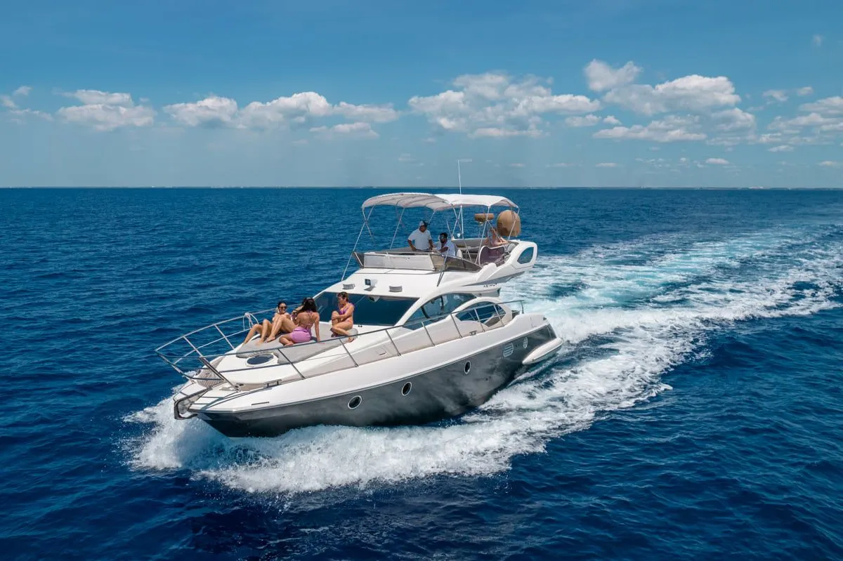 12.9m Puerto Aventuras Boat Hire