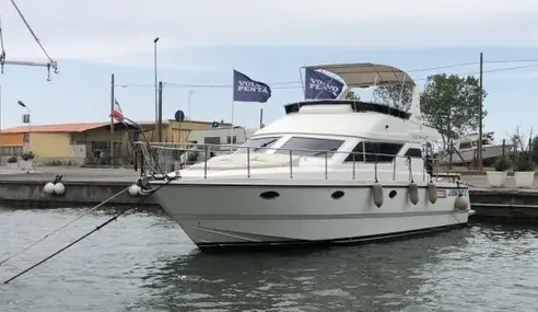 13.78m Terracina Azimut 45 Motor Yacht Hire