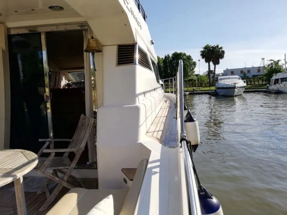 13.78m Terracina Azimut 45 Motor Yacht Hire