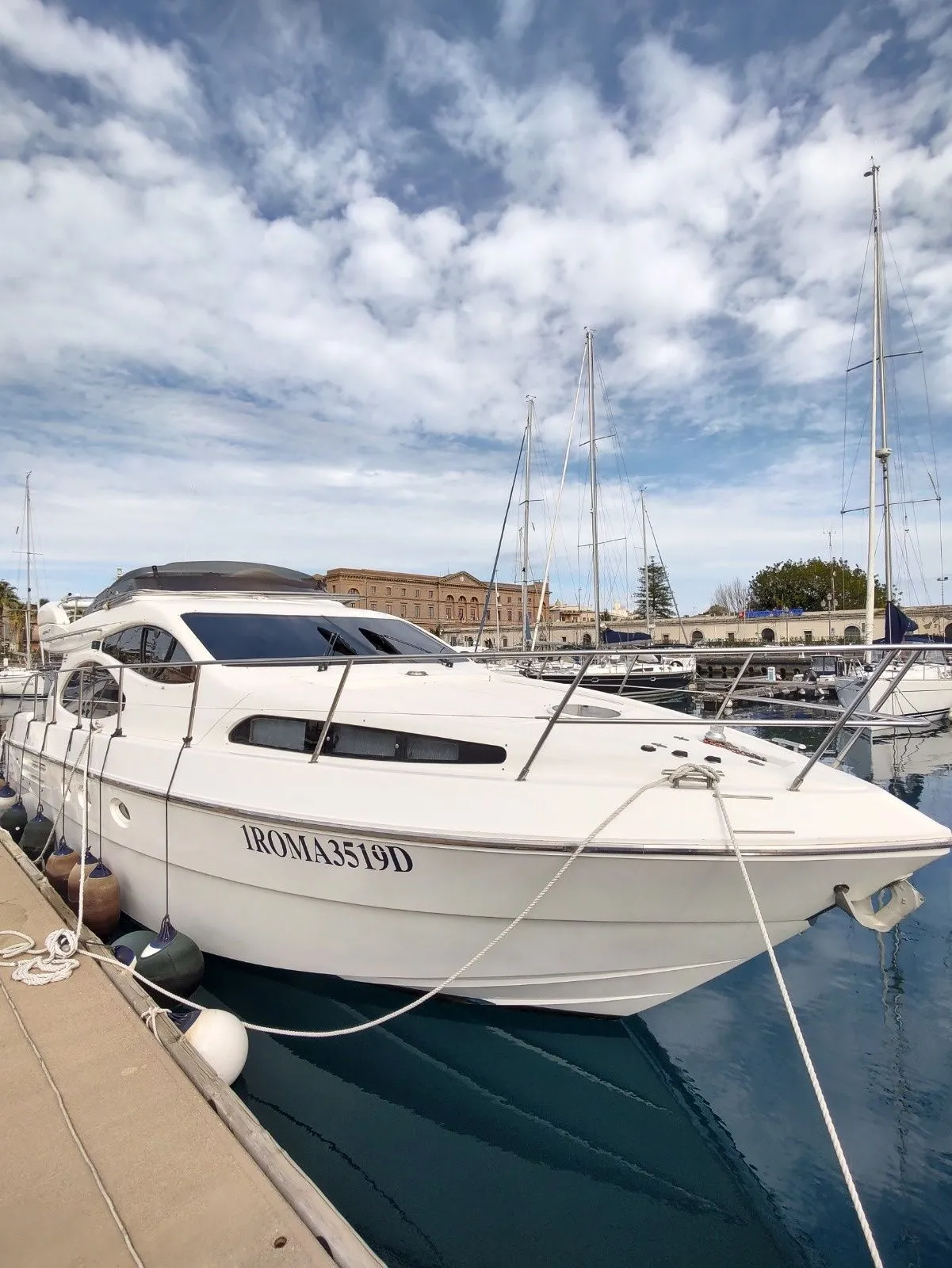 Rent a 14.93m Motor Yacht in Capo d'Orlando
