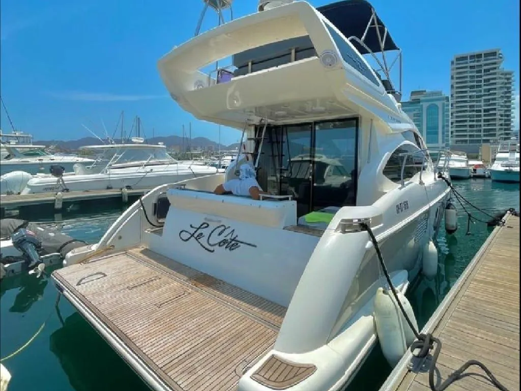 Rent a 14.9m Azimut 48 Flybridge Motor Yacht in Santa Marta