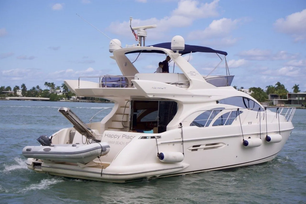 Лодка - Исследуйте Майами на арендованном моторная яхта Azimut 50 Fly длиной 15.24м