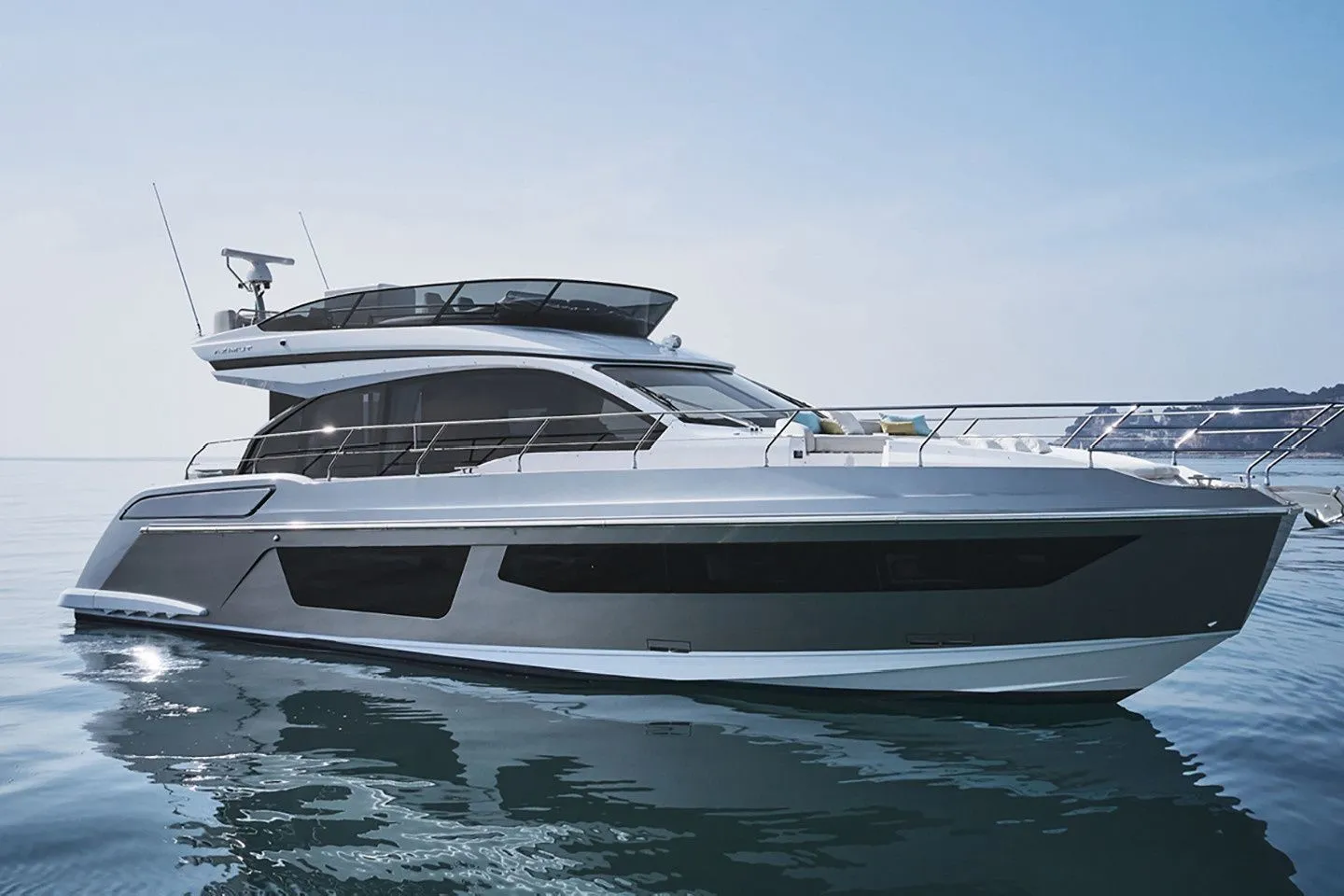 17m Barcelona Motor Yacht Azimut 53 Hire