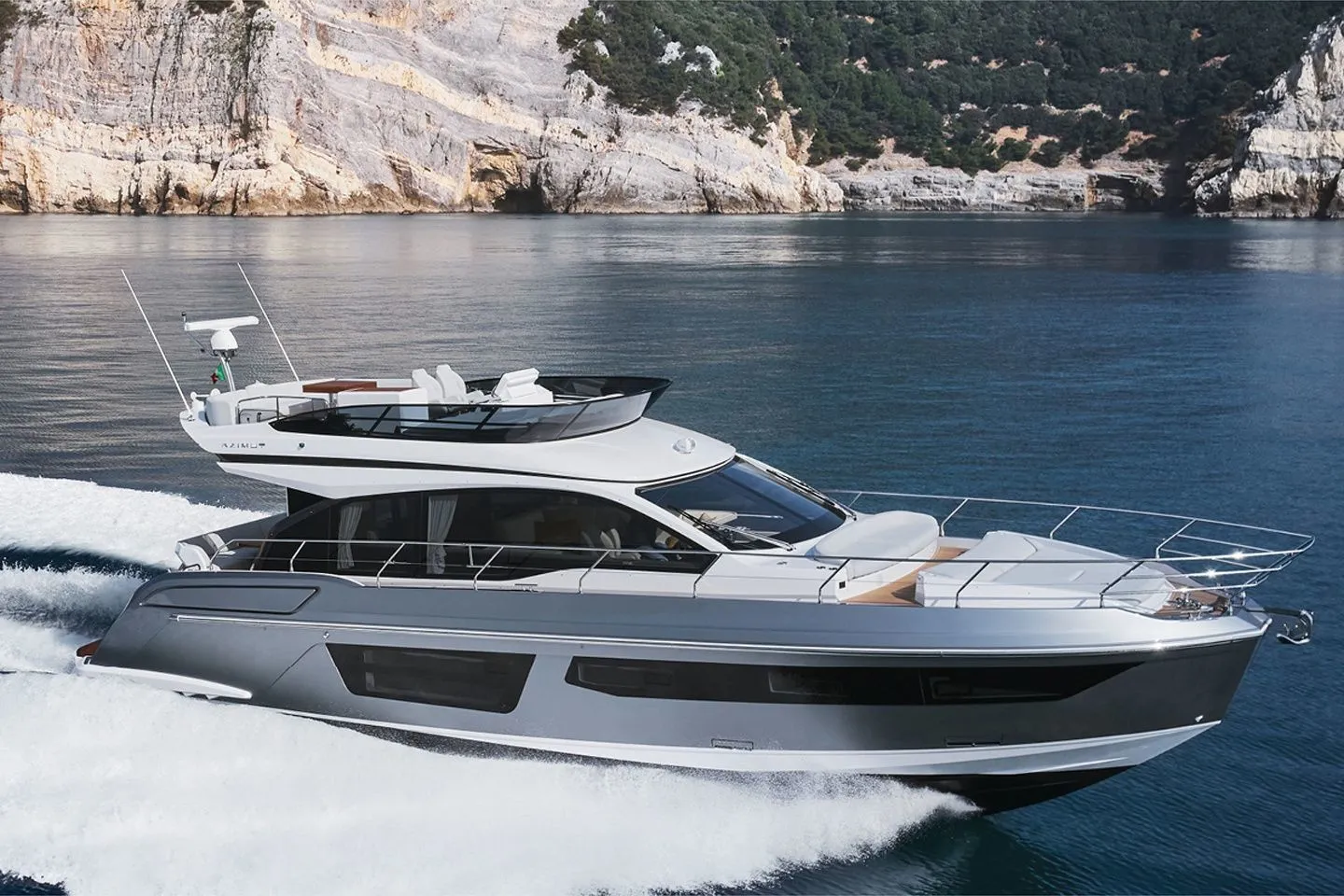 17m Barcelona Motor Yacht Azimut 53 Hire