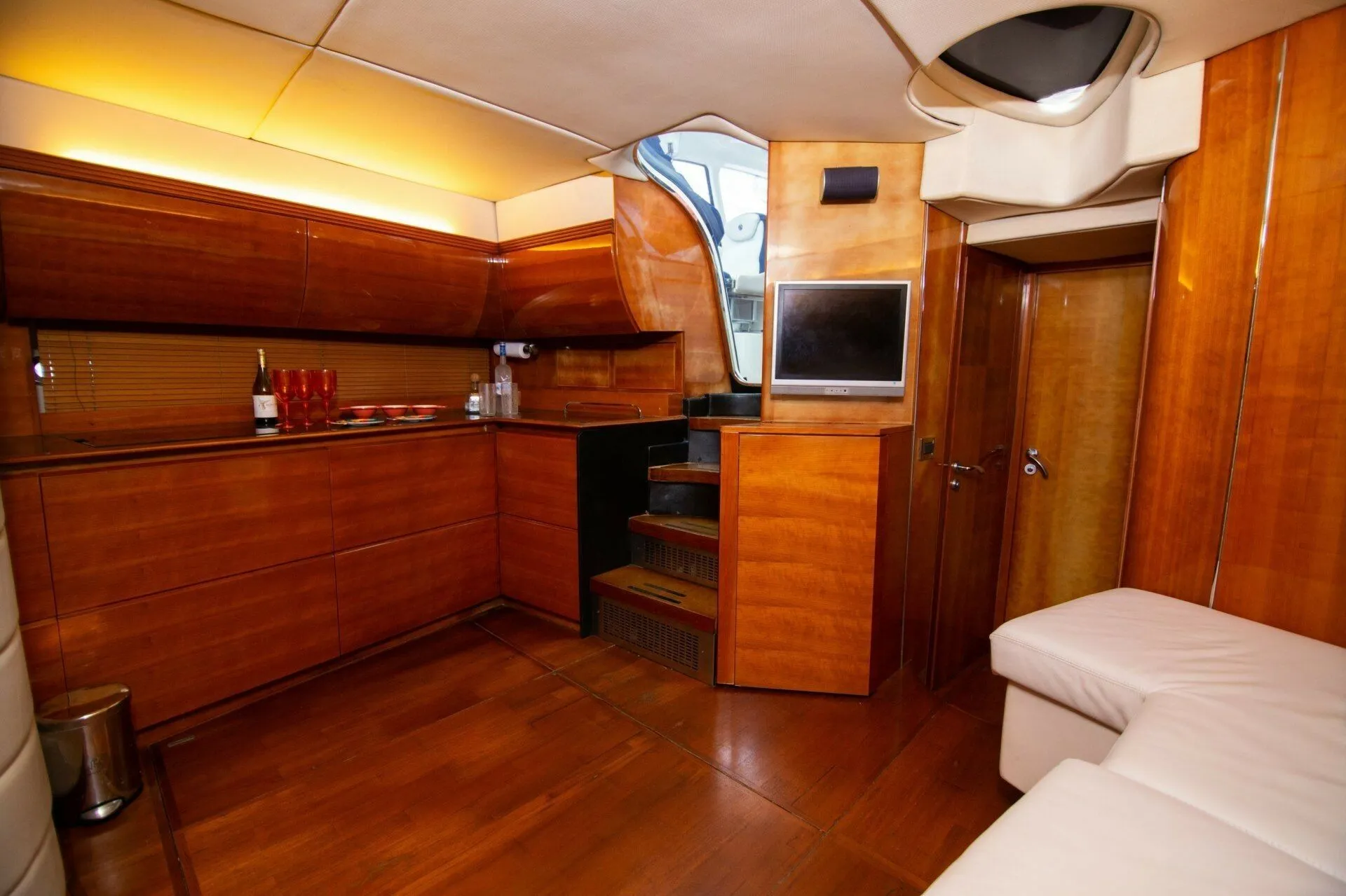 Charter a 16.7m Azimut 55 in Cartagena de Indias