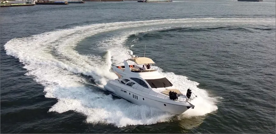 Explore Guarujá on a 17.51m Azimut 55 Motor Yacht Rental