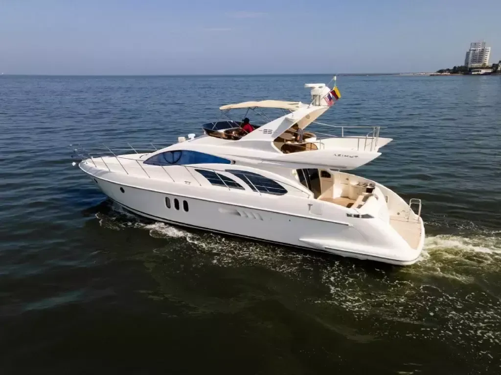 Charter a 16.7m Azimut 55 in Cartagena de Indias