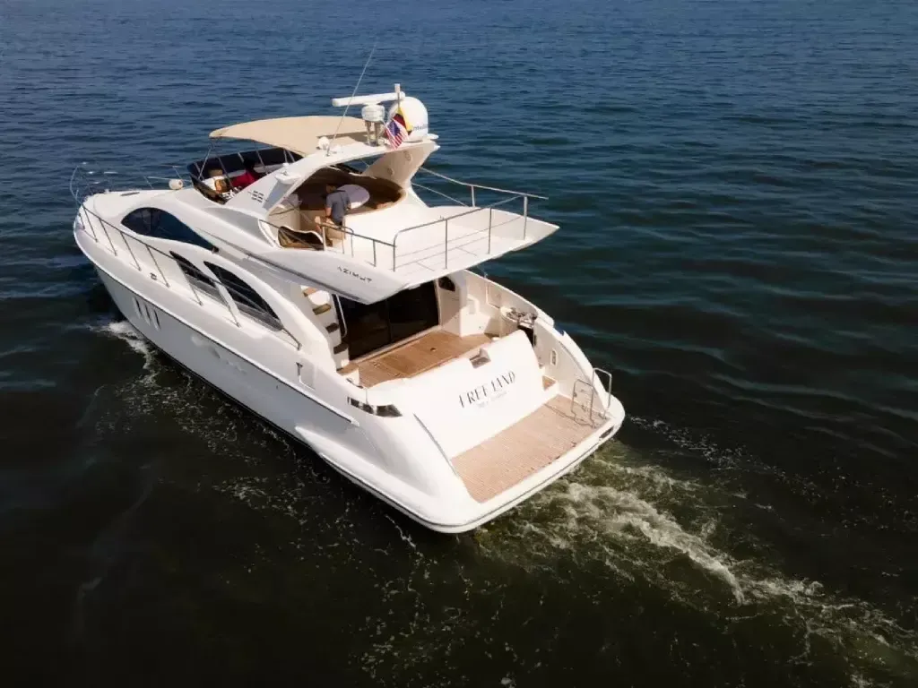 Charter a 16.7m Azimut 55 in Cartagena de Indias