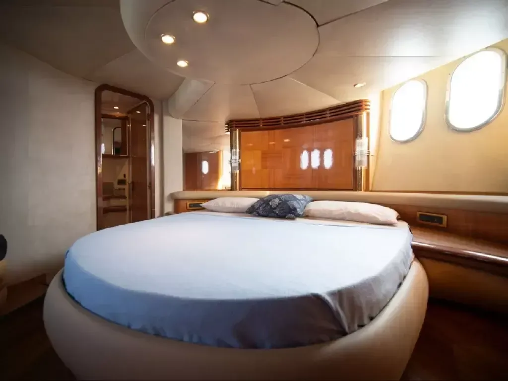 Charter a 16.7m Azimut 55 in Cartagena de Indias