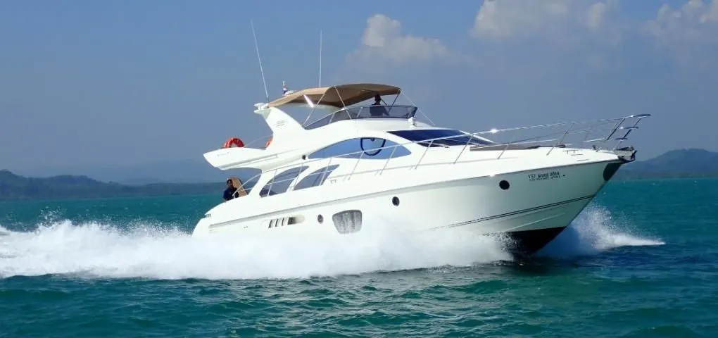 16.8m Chang Wat Phuket Azimut 55 Motor Yacht Hire