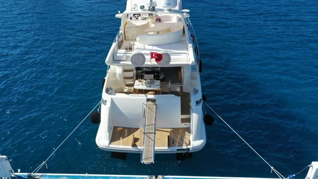 Rent a 18.5m Motor Yacht Azimut 55 in Marmaris
