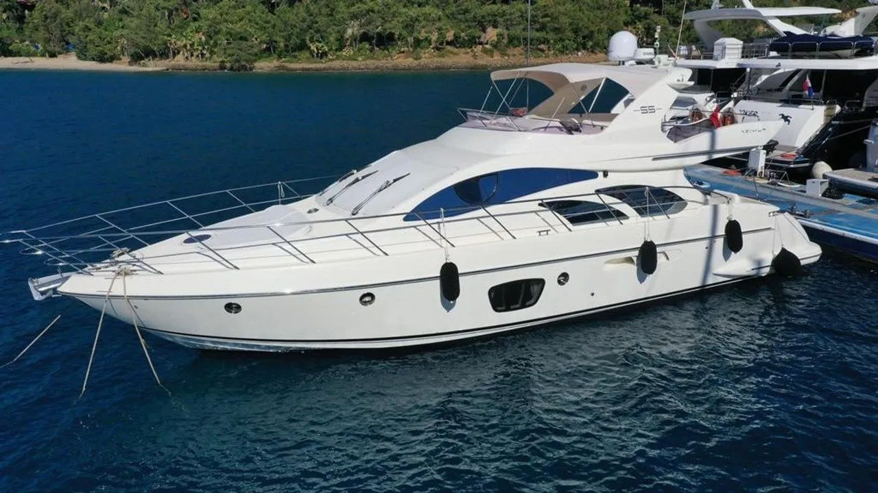 Rent a 18.5m Motor Yacht Azimut 55 in Marmaris